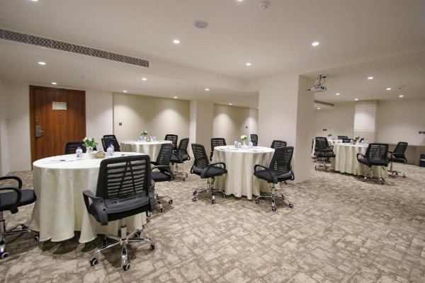 Diwan Residence Hotel- ِAlnaeem image 24